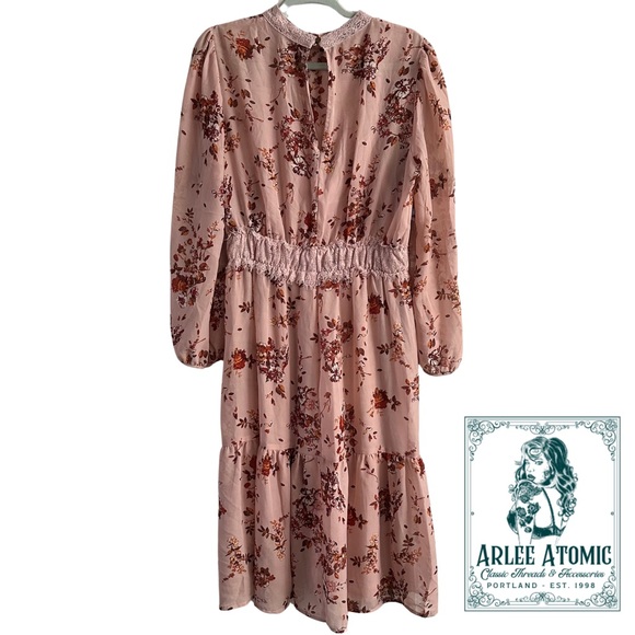 Vintage inspired Floral Midi dress with lace collar and waist - Picture 3 of 3